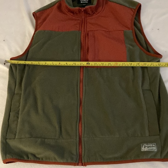Roots fleece vest NWOT - Picture 6 of 7